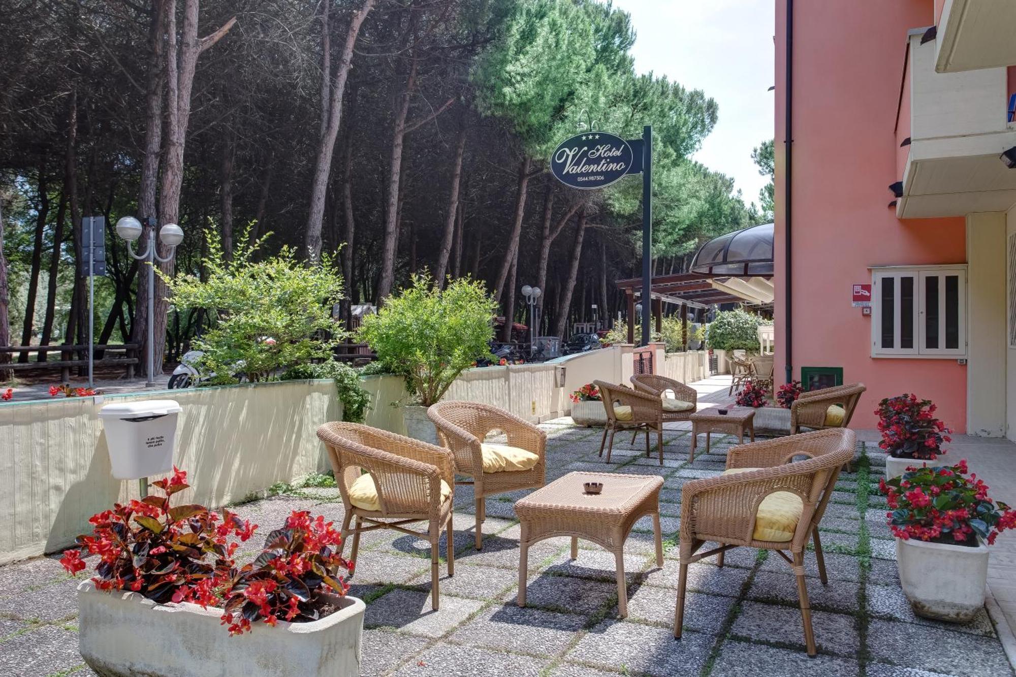 Hotel Valentino Pinarella Eksteriør bilde
